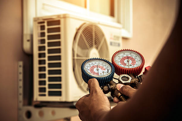 Professional Hvac technician working in Washington, UT